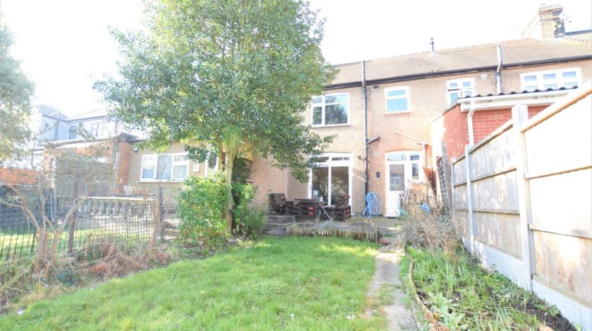 3 Bedroom  To Rent in Craven Gardens, Barkingside, IG6 