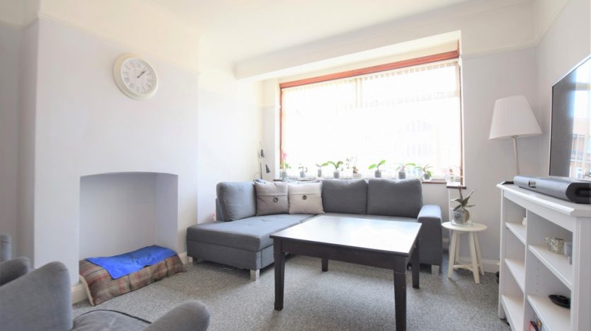 3 Bedroom  To Rent in Craven Gardens, Barkingside, IG6 
