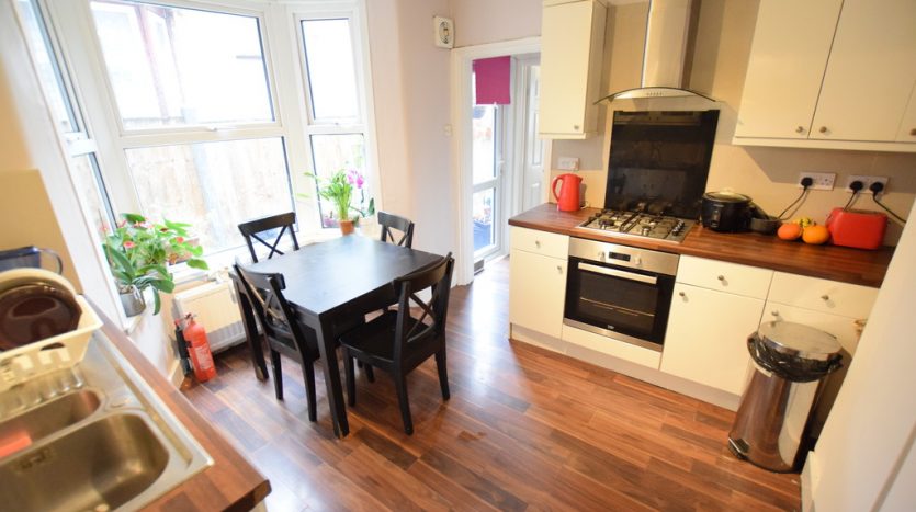 2 Bedroom  To Rent in Empress Avenue, Ilford, IG1 