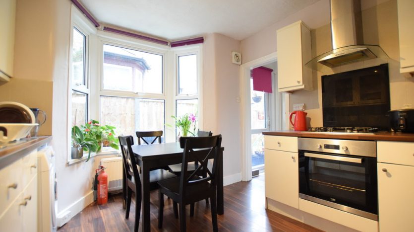 2 Bedroom  To Rent in Empress Avenue, Ilford, IG1 