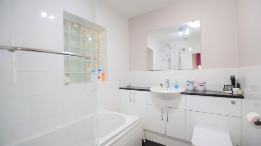 2 Bedroom  To Rent in Empress Avenue, Ilford, IG1 