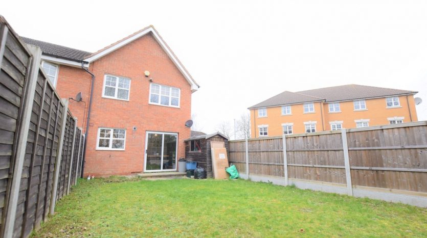 3 Bedroom  To Rent in Heathside Close, Newbury Park, IG2 