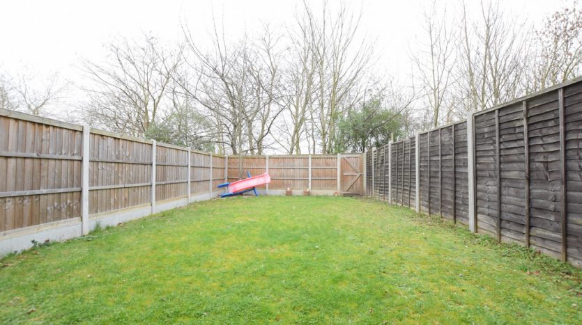 3 Bedroom  To Rent in Heathside Close, Newbury Park, IG2 