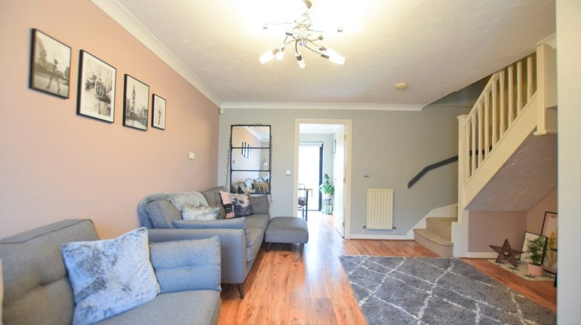 3 Bedroom  To Rent in Heathside Close, Newbury Park, IG2 