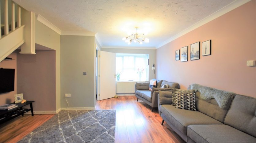 3 Bedroom  To Rent in Heathside Close, Newbury Park, IG2 