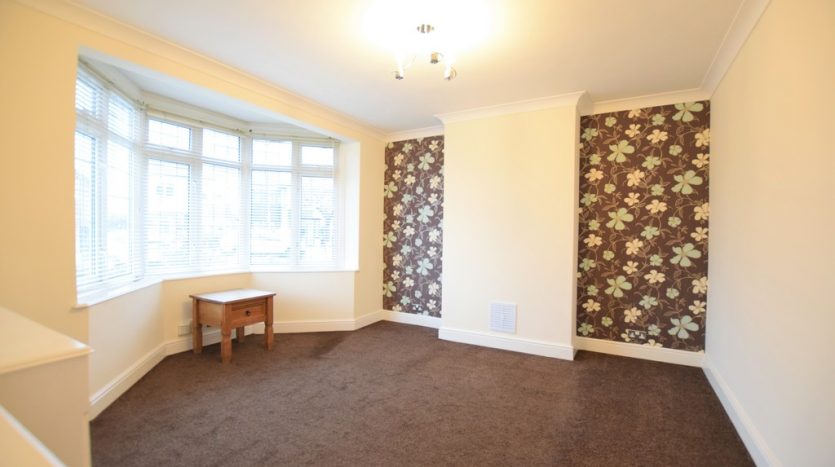 3 Bedroom  To Rent in Naseby Road, Barkingside, IG5 