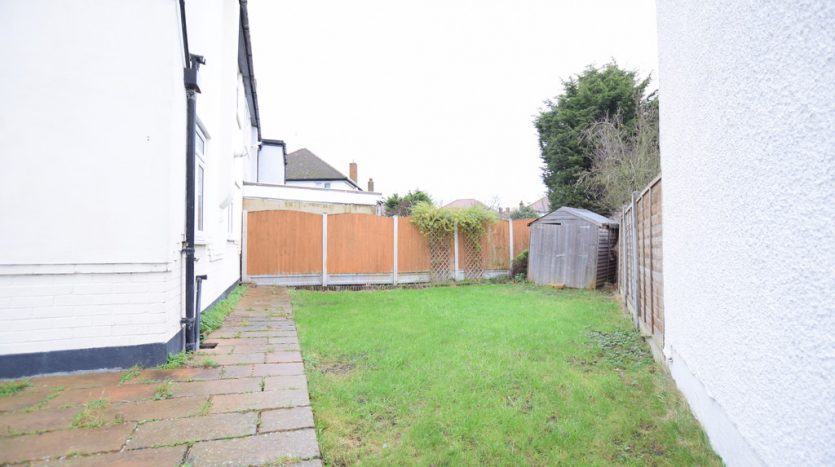3 Bedroom  To Rent in Naseby Road, Barkingside, IG5 