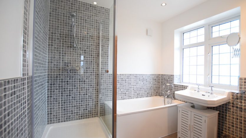 3 Bedroom  To Rent in Naseby Road, Barkingside, IG5 