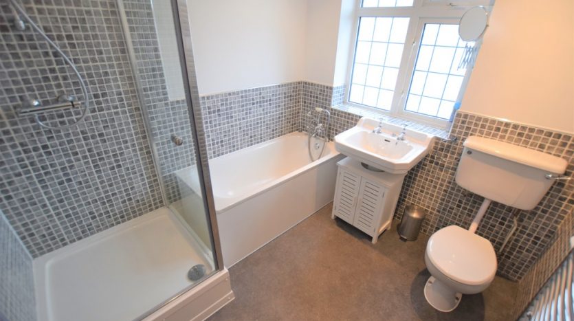 3 Bedroom  To Rent in Naseby Road, Barkingside, IG5 