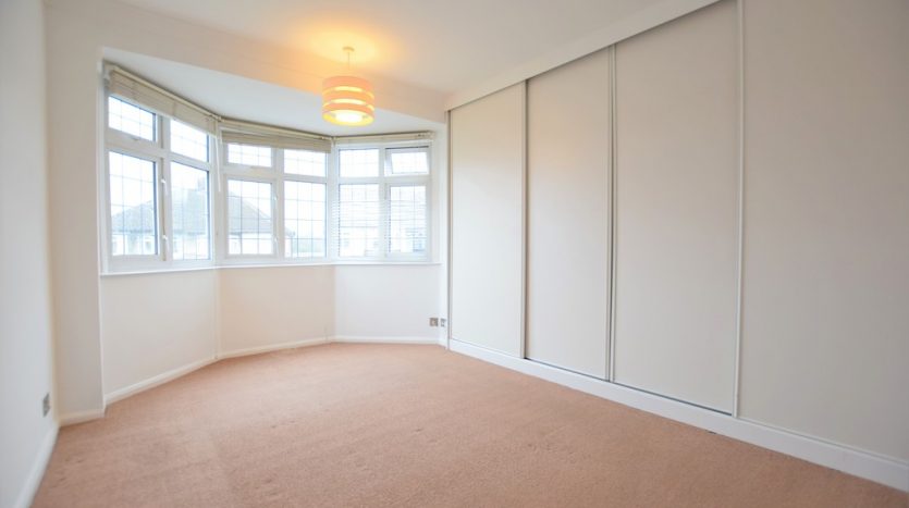 3 Bedroom  To Rent in Naseby Road, Barkingside, IG5 