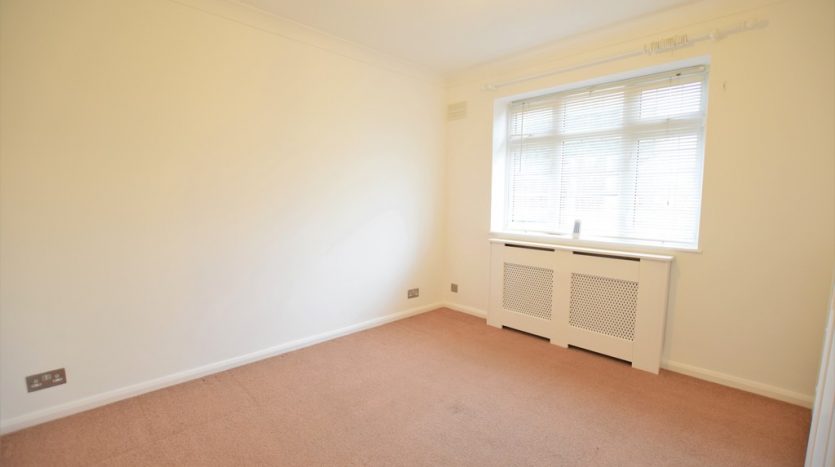 3 Bedroom  To Rent in Naseby Road, Barkingside, IG5 