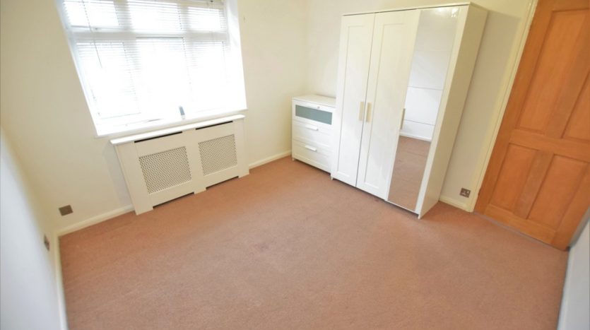 3 Bedroom  To Rent in Naseby Road, Barkingside, IG5 