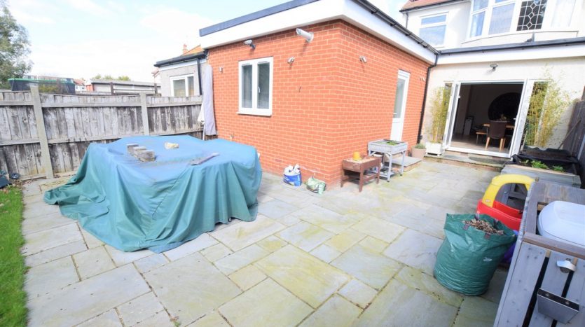 4 Bedroom Detached House To Rent in Chalgrove Crescent, Clayhall, IG5 