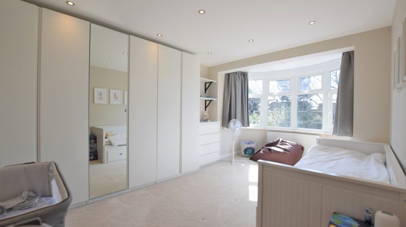 4 Bedroom Detached House To Rent in Chalgrove Crescent, Clayhall, IG5 