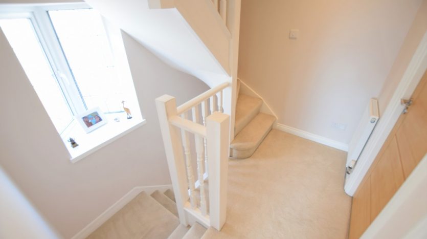 4 Bedroom Detached House To Rent in Chalgrove Crescent, Clayhall, IG5 