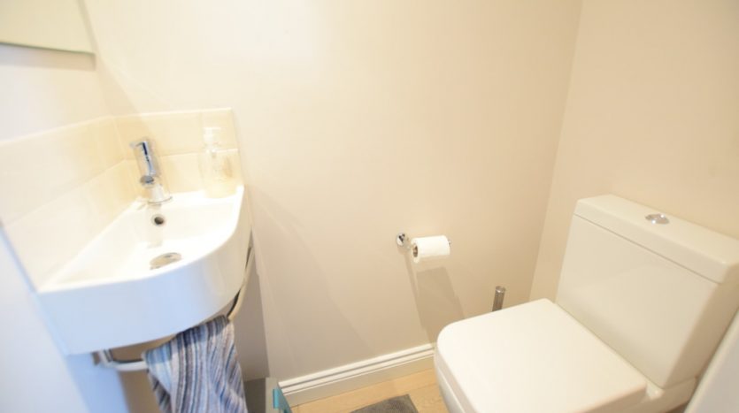 4 Bedroom Detached House To Rent in Chalgrove Crescent, Clayhall, IG5 