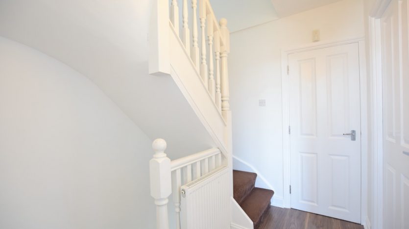 4 Bedroom  To Rent in Craven Gardens, Barkingside, IG6 
