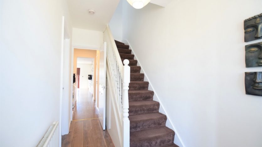 4 Bedroom  To Rent in Craven Gardens, Barkingside, IG6 