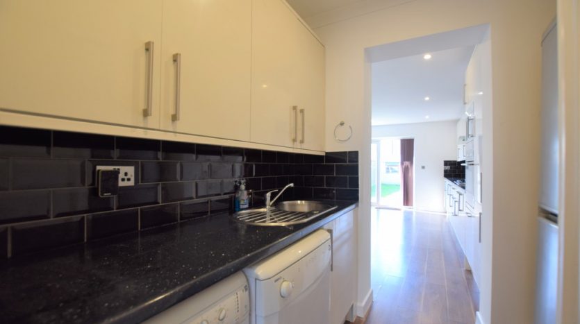 4 Bedroom  To Rent in Craven Gardens, Barkingside, IG6 