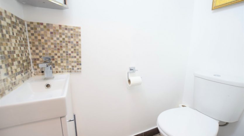 4 Bedroom  To Rent in Craven Gardens, Barkingside, IG6 