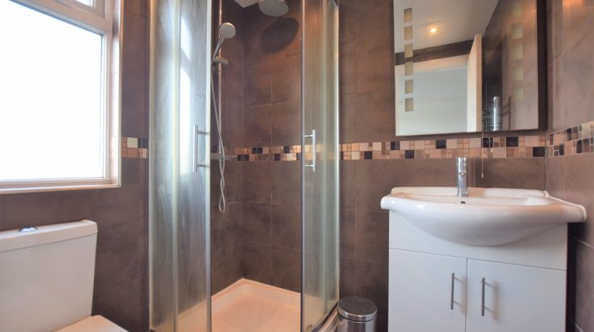 4 Bedroom  To Rent in Craven Gardens, Barkingside, IG6 
