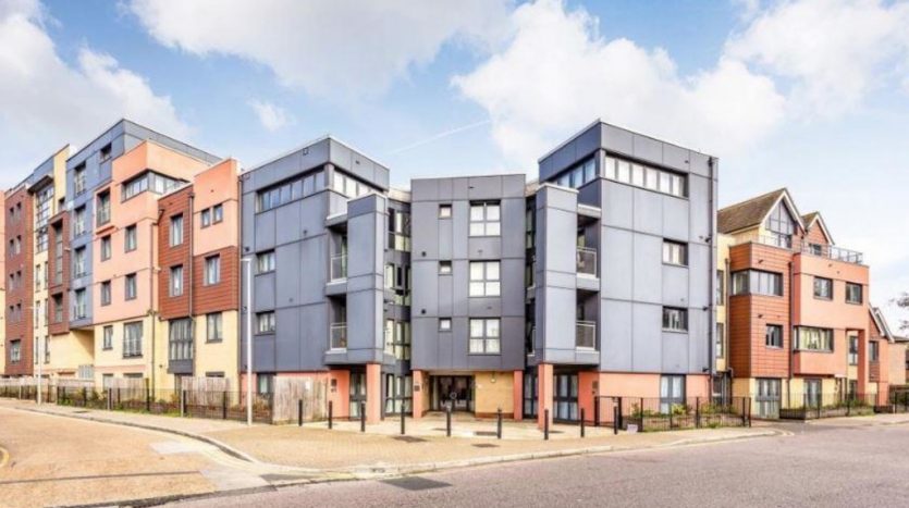 1 Bedroom  To Rent in Bramley Crescent, Ilford, IG2 