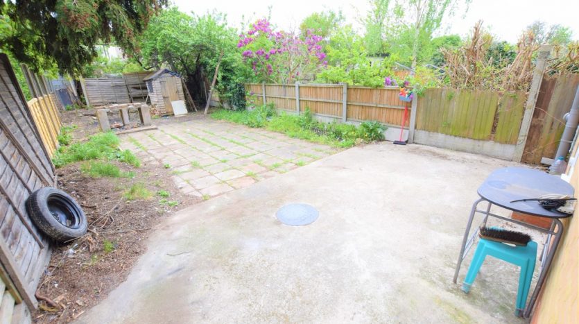1 Bedroom  To Rent in Pembroke Road, Seven Kings, IG3 