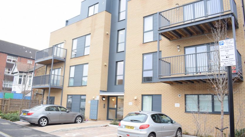 2 Bedroom  To Rent in Clarence Avenue, Ilford, IG2 