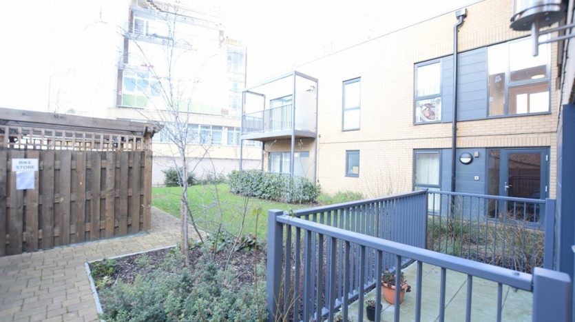 2 Bedroom  To Rent in Clarence Avenue, Ilford, IG2 