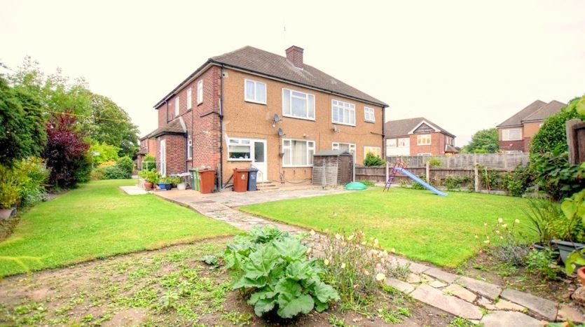 2 Bedroom  To Rent in Milbrook Gardens, Romford, RM6 