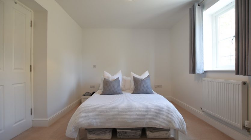1 Bedroom  To Rent in Thomas Barnardo Way, Ilford, IG6 