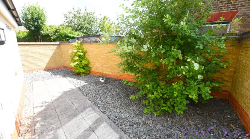 1 Bedroom  To Rent in Thomas Barnardo Way, Ilford, IG6 