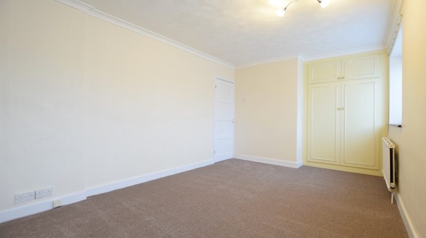 2 Bedroom Terraced House To Rent in New North Road, Ilford, IG6 