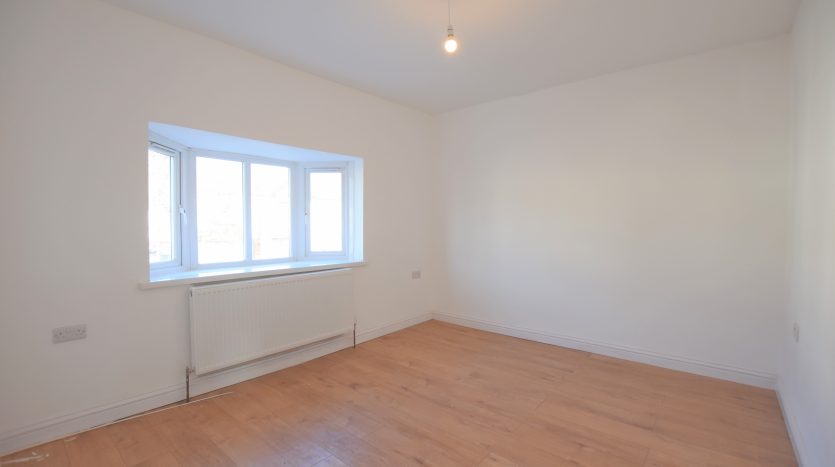 4 Bedroom Terraced House To Rent in Westernville Gardens, Ilford, IG2 