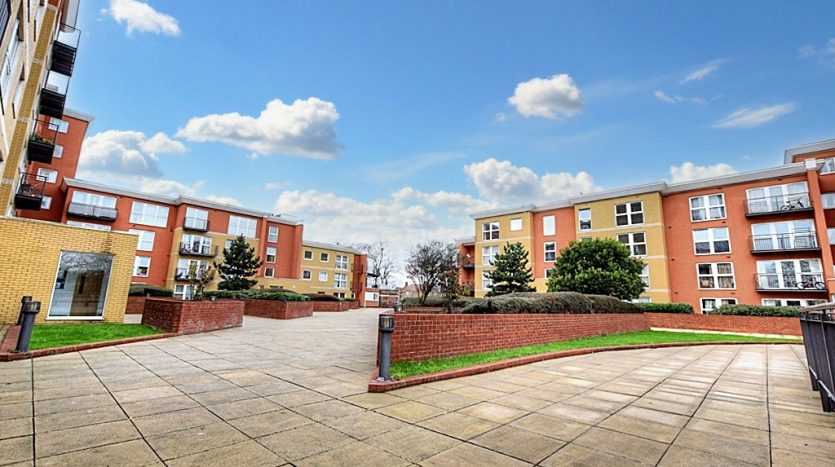2 Bedroom  For Sale in Flat 92, Ilford, IG2 