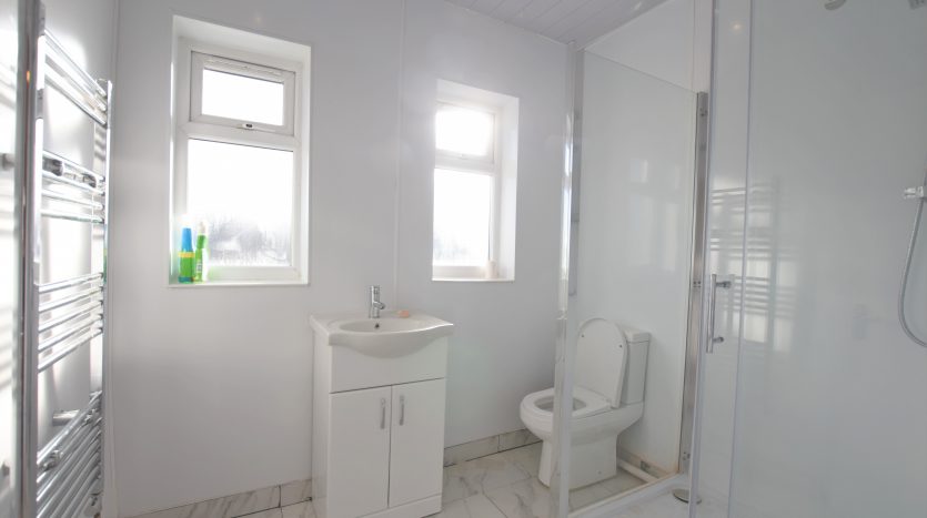 4 Bedroom Terraced House To Rent in Westernville Gardens, Ilford, IG2 