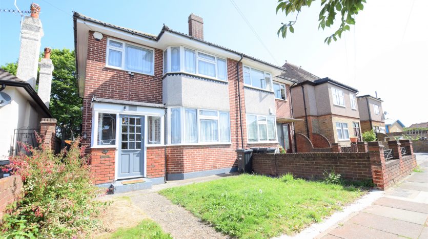 3 Bedroom Semi-Detached House To Rent in Epsom Road, Ilford, IG3 