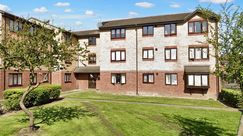 1 Bedroom  To Rent in Honey Close, Dagenham, RM10