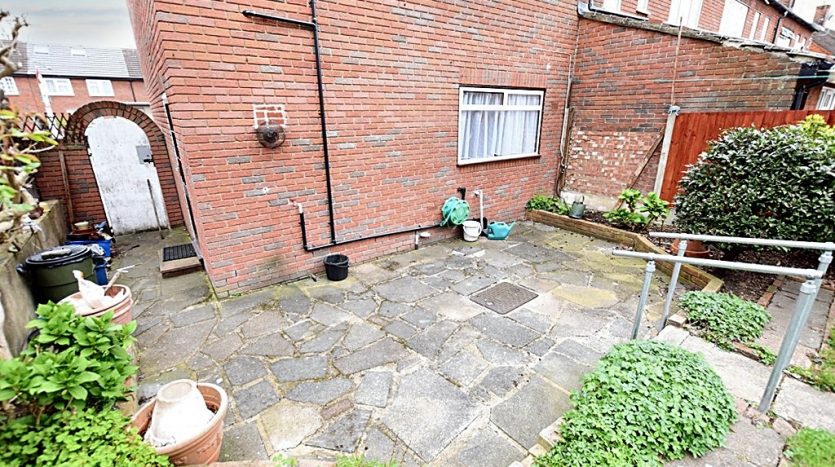 2 Bedroom Terraced House To Rent in New North Road, Ilford, IG6 