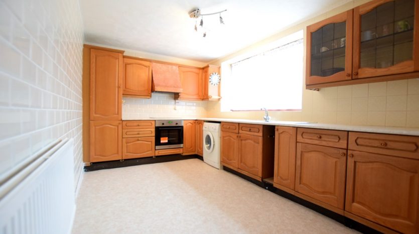 2 Bedroom Terraced House To Rent in New North Road, Ilford, IG6 