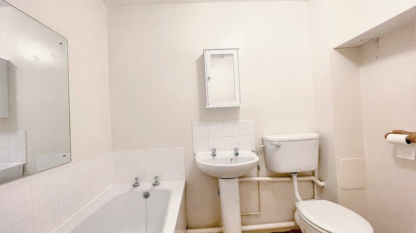 1 Bedroom  To Rent in Honey Close, Dagenham, RM10