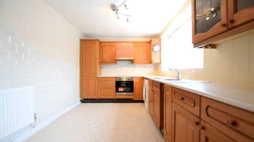 2 Bedroom Terraced House To Rent in New North Road, Ilford, IG6 