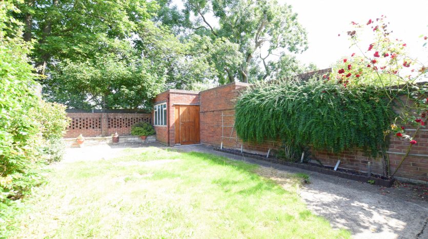 3 Bedroom Semi-Detached House To Rent in Epsom Road, Ilford, IG3 