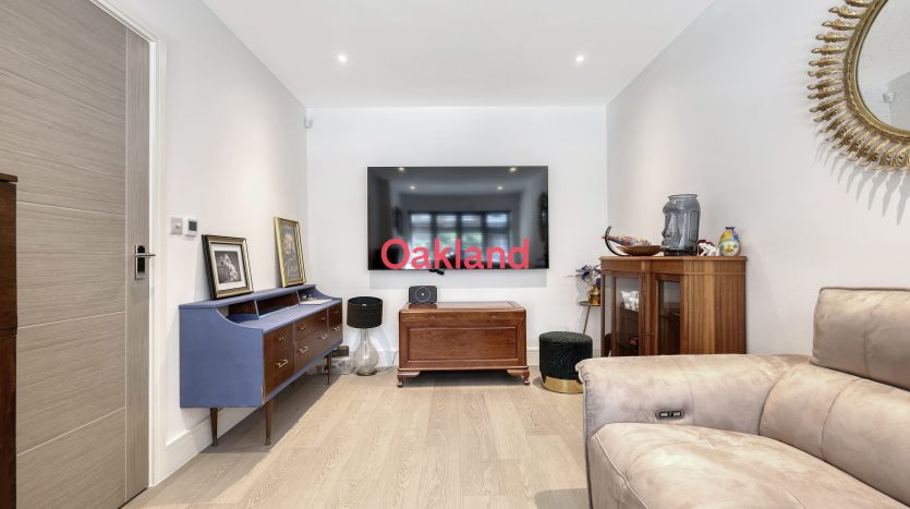 4 Bedroom End of Terrace House To Rent in Bagshot Road, Enfield, EN1 