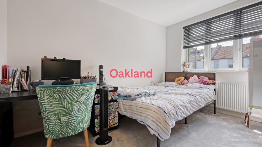 4 Bedroom End of Terrace House To Rent in Bagshot Road, Enfield, EN1 