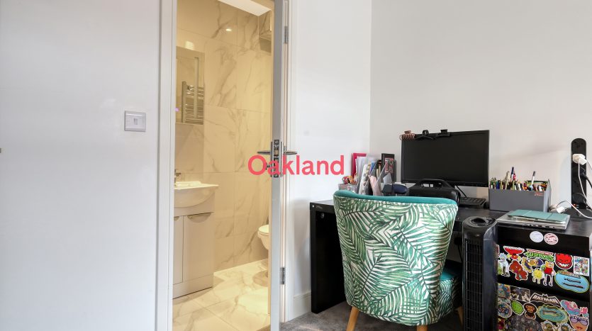 4 Bedroom End of Terrace House To Rent in Bagshot Road, Enfield, EN1 