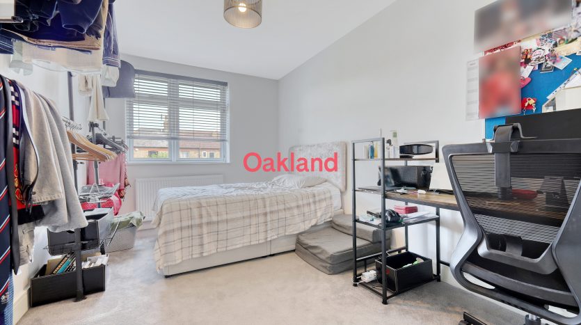 4 Bedroom End of Terrace House To Rent in Bagshot Road, Enfield, EN1 