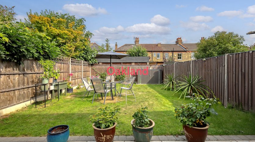 4 Bedroom End of Terrace House To Rent in Bagshot Road, Enfield, EN1 