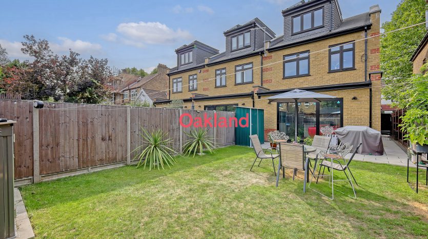 4 Bedroom End of Terrace House To Rent in Bagshot Road, Enfield, EN1 