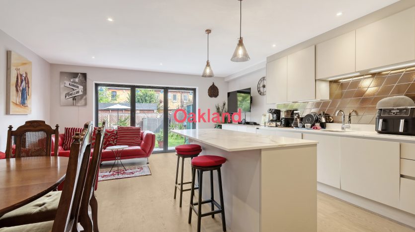 4 Bedroom End of Terrace House To Rent in Bagshot Road, Enfield, EN1 